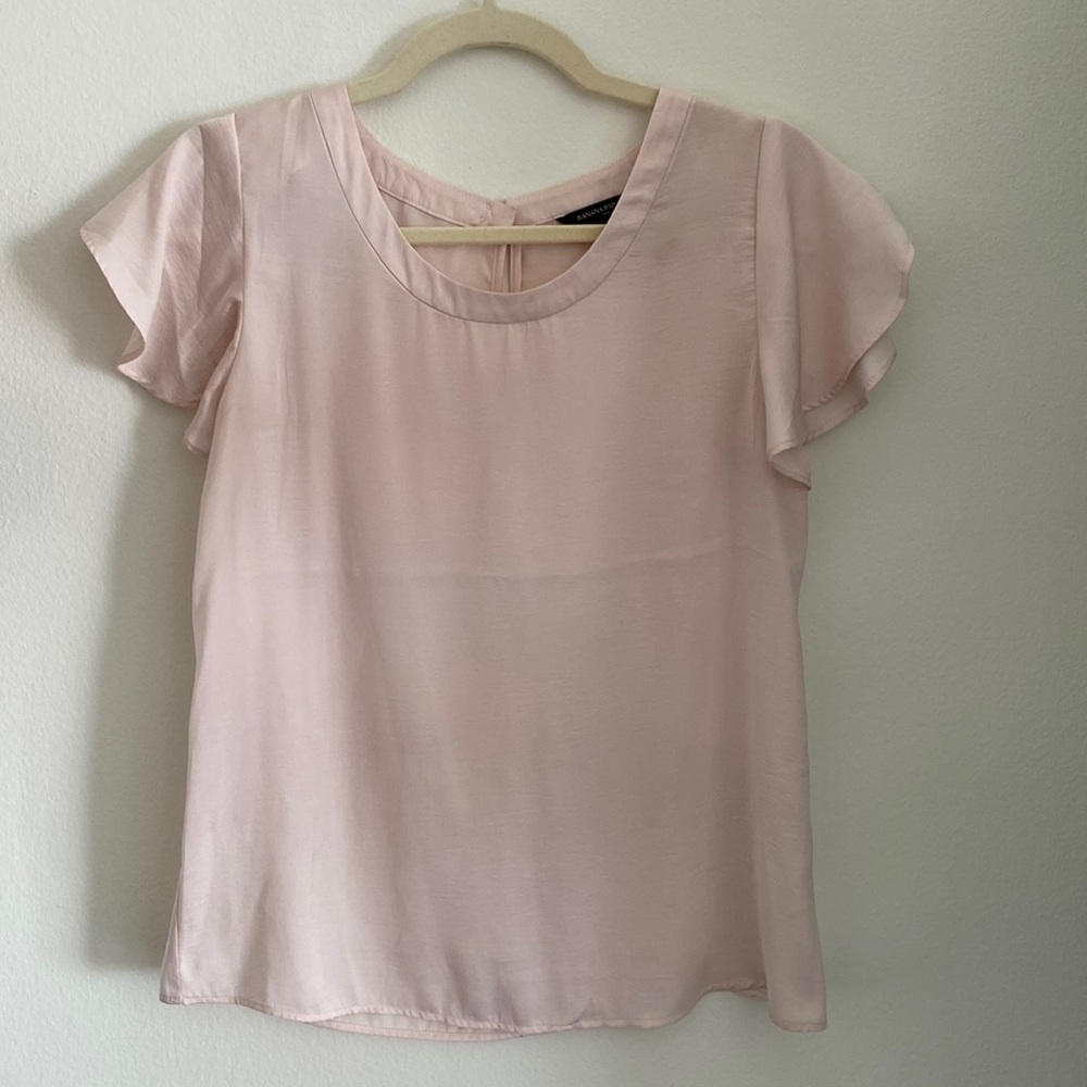 Banana Republic flutter sleeve blush blouse